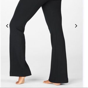 Fabletics Vivan Flare Jogger